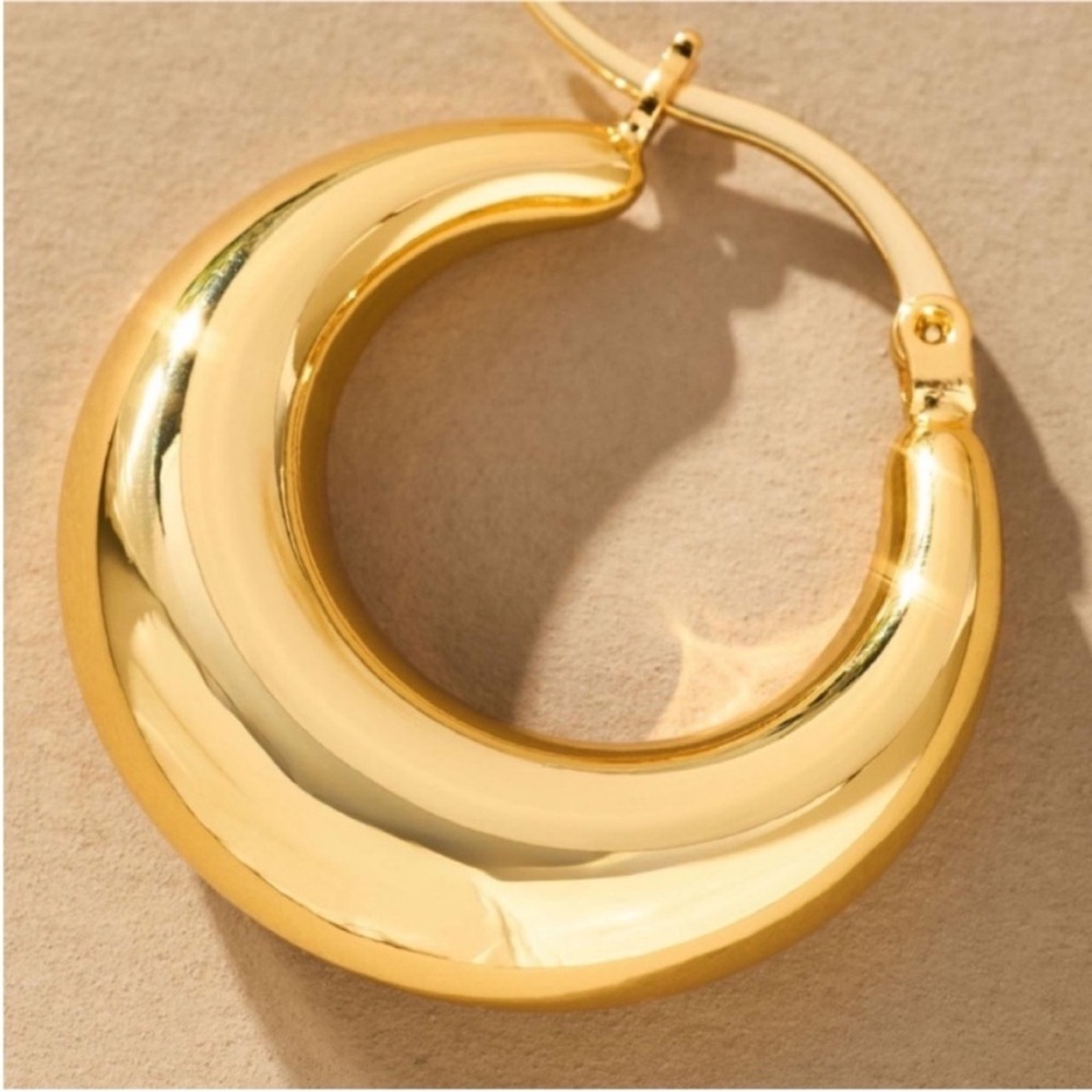 New! Anthropologie Becca Gold Lightweight Hoop Earrings (3027) NWOT - Picture 3 of 5